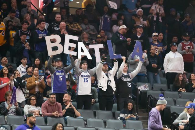 开云网站-【现场】紫色光束射向夜空 国王送湖人沮丧一败