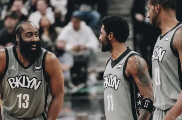 开云下载-哈登欧文激情相拥！篮网双星闪耀重返东部第一